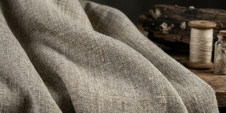 Pesquisadores criam vestido sustentável usando madeira de um navio naufragado há mais de 300 anos