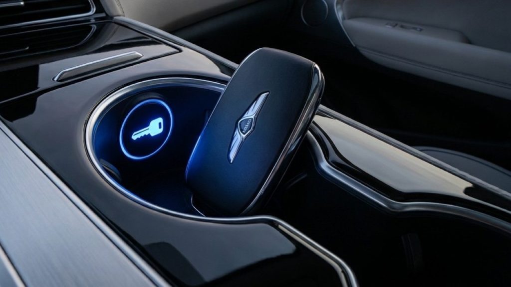 O que significa o símbolo de chave no porta-copos do carro e quando ele pode salvar o motorista