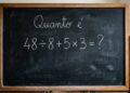 Quadro-negro escolar com a pergunta escrita em giz: Quanto é 48 ÷ 8 + 5 x 3 = ?