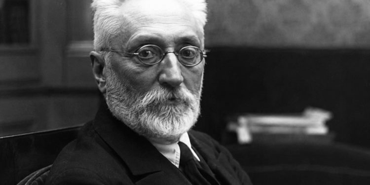Miguel de Unamuno, o grande filósofo, acreditava que ninguém conhece totalmente a si mesmo: “Cada pessoa é três: aquela que ela acredita ser, aquela que os outros acreditam que ela seja e aquela que ela realmente é”