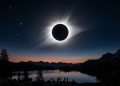 Eclipse solar total com a Lua cobrindo o Sol e a coroa solar brilhando ao redor em um céu escuro.