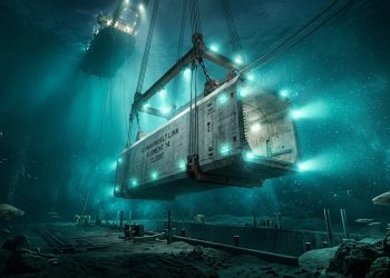 Estrutura de túnel submerso do Fehmarnbelt sendo posicionada no fundo do mar por cabos e embarcação de apoio.