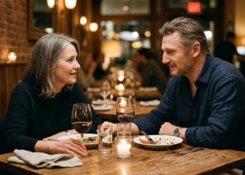 Frase do dia de Liam Neeson: "Pare e agradeça pelo seu cônjuge. Porque um dia, quando você levantar os olhos do celular, ele(a) não estará mais lá. Viva e ame cada dia como se fosse o último."