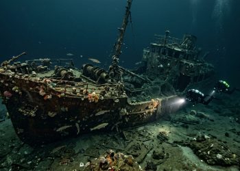 Descoberta de um navio naufragado do século 18 na Noruega e a recuperação de seus tesouros intactos.