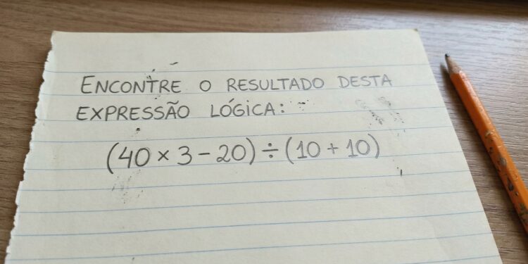 Desafio de matemática: quanto é (40 x 3 - 20) ÷ (10 + 10)?