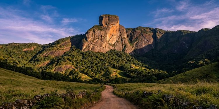 A meca brasileira da escalada guarda um paredão de granito de 340 metros na Serra da Mantiqueira paulista