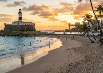 Cinco praias entre as melhores do Brasil: a cidade nordestina com mar de águas calmas para banho