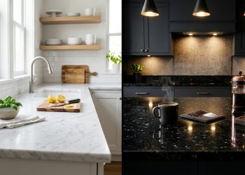 Comparação entre cozinha com bancada clara tipo mármore e cozinha com bancada escura tipo granito, mostrando dois estilos de decoração.