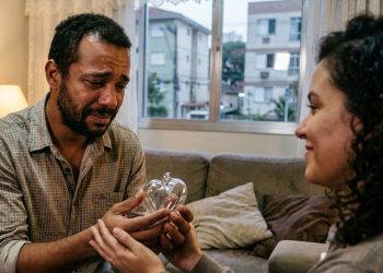 A psicologia diz que quando você realmente se apaixona por alguém, sua insegurança aumenta em até 10x