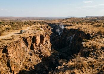 Cientistas detectam como a África está se dividindo: a crosta terrestre rachou e fluidos do manto estão sendo expelidos à medida que uma nova placa tectônica se forma