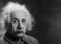 Albert Einstein, físico que revolucionou a compreensão do universo: "Há duas maneiras de viver a vida..."