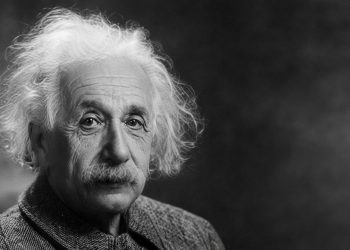 Albert Einstein, físico que revolucionou a compreensão do universo: "Há duas maneiras de viver a vida..."