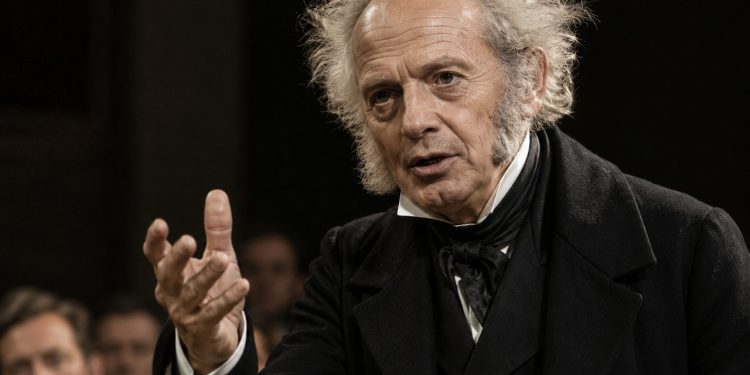 A frase de Schopenhauer que faz repensar o valor do dinheiro e o significado da felicidade: "Nossa felicidade depende mais do que temos na cabeça do que no bolso"