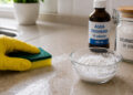 Misturar 1 colher de água oxigenada com 3 de bicarbonato: para que serve e por que tanta gente recomenda?