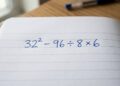 Seu cérebro vai tentar um atalho… mas será que ele acerta 32² − 96 ÷ 8 × 6?