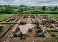 Um agricultor notou algo estranho no terreno e acabou ajudando a revelar um tesouro de mais de 1.600 anos da Roma Antiga