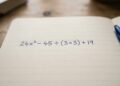 24² − 45 ÷ (3 × 3) + 19 parece matemática do ensino fundamental, mas está derrotando adultos