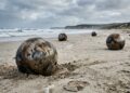 Esferas misteriosas encontradas em praias da Austrália podem ser restos de foguetes espaciais
