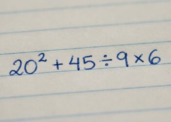 Este desafio matemático 20² + 45 ÷ 9 × 6 está humilhando até quem sempre tirou nota 10 em matemática