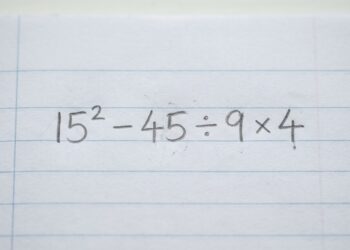 A equação que virou uma batalha de raciocínio: 15² − 45 ÷ 9 × 4 desafia até quem se considera bom em matemática