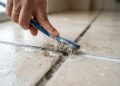 Como limpar rejuntes, azulejos e torneiras usando bicarbonato e pasta de dente