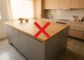 O reinado das ilhas de cozinha está chegando ao fim: a tendência que conquista apartamentos pequenos promete mudar a decoração de 2026