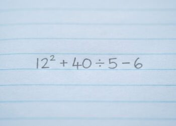 A internet travou nesta conta 12² + 40 ÷ 5 − 6: será que você encontra a saída?