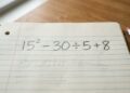 15² − 30 ÷ 5 + 8: uma conta aparentemente fácil que virou um dos desafios matemáticos mais intrigantes da internet