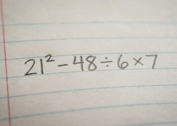 Esse cálculo 21² − 48 ÷ 6 × 7 parece simples, mas vira um teste de sobrevivência para o raciocínio