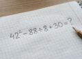 Só os mais atentos acertam 42² − 88 ÷ 8 + 30 de primeira sem cair na armadilha ou recorrer a calculadora