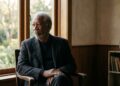 Morgan Freeman, no auge dos seus 89 anos, ensina por que a quietude pode revelar a verdadeira força: "Aprender a ficar quieto, a ficar verdadeiramente quieto e deixar a vida acontecer; essa quietude..."
