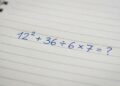 A “pegadinha” dos números: esta expressão matemática 12² + 36 ÷ 6 × 7 está derrubando até os mais confiantes