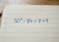 Aparentemente simples, mas este cálculo 30² − 84 ÷ 7 + 9 está enganando até quem é bom em matemática