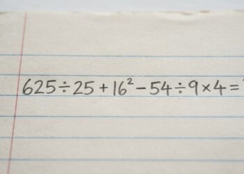 Antes de responder 625 ÷ 25 + 16² − 54 ÷ 9 × 4 veja se você conhece a regra que decide tudo