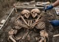 Arqueólogos encontram “abraço eterno” de 5.000 anos e revelam o emocionante mistério dos Amantes de Valdaro