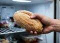 Especialistas explicam por que congelar o pão antes de comer pode trazer benefícios surpreendentes para a saúde