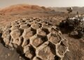 “Semelhante ao topo de um favo de mel marciano”: Curiosity encontra estruturas misteriosas em Marte