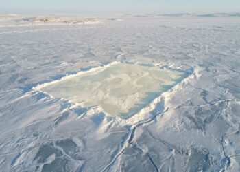 Cientistas bombeiam 50 mil toneladas de água do mar sobre o gelo do Ártico e conseguem aumentar sua espessura em até 32 centímetros