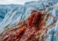 O fenômeno Blood Falls, por que ele parece sangue e qual reação química