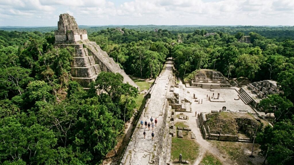 Cidade maia perdida é encontrada intacta após mais de mil anos: pirâmides, palácios e monumentos surpreendem arqueólogos