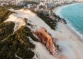 A duna mais famosa do Nordeste encolheu 2,7 metros em 17 anos e está devolvendo ao mar uma falésia de 6 mil anos