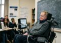 Stephen Hawking, curiosidade e horizontes diante das dificuldades