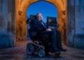 Stephen Hawking, físico teórico: “Não importa o quão difícil a vida pareça, sempre há algo que você pode fazer”