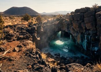 A caverna de gelo escondida há milhares de anos em um vulcão do Novo México onde o calor de quase 40 graus do deserto não consegue entrar