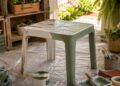 Em vez de descartar uma mesa velha, aprenda como transformá-la em uma peça elegante para sua casa