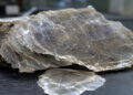 Este mineral parece frágil como papel, mas suporta temperaturas superiores a 1.000 °C